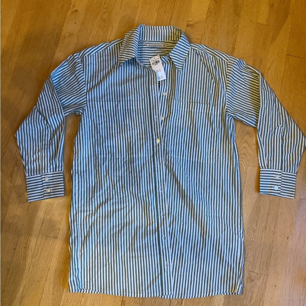 Abercrombie Green and White Striped Women’s Oversized Button-Up Shirt